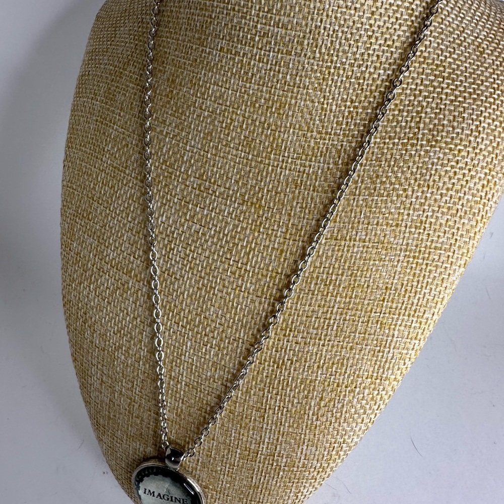 Silver Tone Pendant Necklace